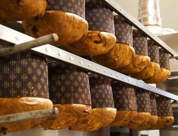 Waiting for Christmas - two special holiday recipes with Panettone and Pandoro